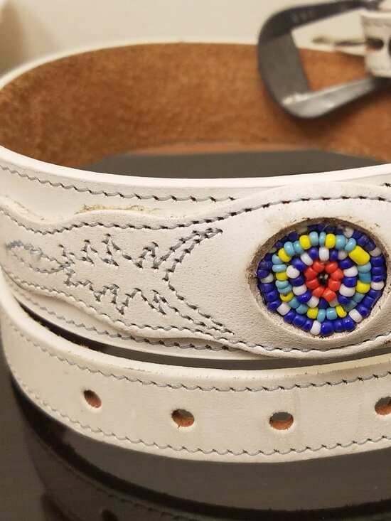 Silver Creek Collection Southwest Western Beaded Style White Leather Belt 27-30\